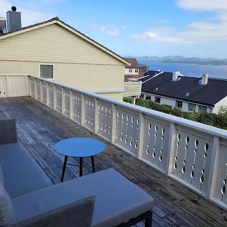 Lovely Views Across The Fjord, Free Parking Apartment